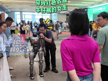 众擎机器人亮相2025WRC,是唯一一个用语音去控制跟随人的机器人。
#众擎机器人 #机器人 #语音控制 #2025世界机器人大会