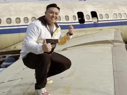 通过不懈努力,进这架老飞机里 ,给大家拍拍里面到底什么样#五道凯 #记录真实生活 #飞机 #老爷车