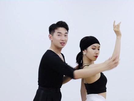 曲棍球步的小窗口位置要保持框架,对抗关系不能丢!#拉丁一百教学 #拉丁舞 @赵晖·HUGO
