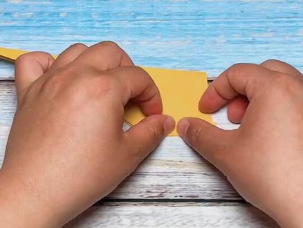 能飞很远的鸭嘴翼纸飞机,最后一步很关键哟#创作热词计划 #知识创作人 #成长力计划 #纸飞机