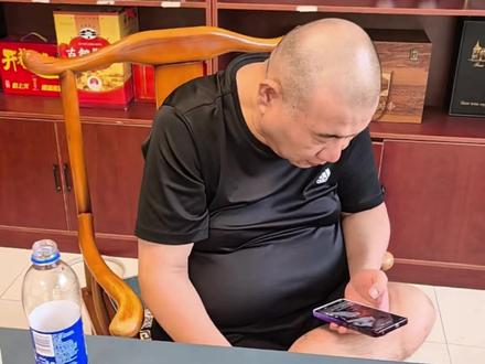 儿子整蛊老爸,给无聊的日子增加点色彩😆#整蛊 #整蛊老爸