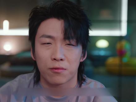 《年少有为》职场暖心名场面!裴谦凭劳动法,救下被辞退的同事 职场中的善意与坚守,普通人在困境中相互扶持、坚守底线,兼顾温暖与成长,藏着职场冷暖与人性微光。
#年少有为 #影视解说 #好剧推荐 @DOU+小助手