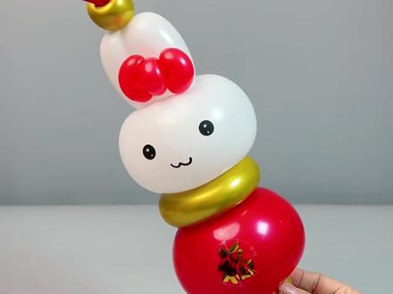 新年到,气球手提兔子灯笼教程,街卖必做款,按比例可以换成十寸圆球哦#气球教程#手工 #气球 #气球手工