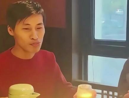 张云鹏终于见到妈妈,张云鹏母子见面相认,妈妈选择不出镜,只想和张云鹏好好相聚!宝贝回家,张云鹏与妈妈相认现场!#张云鹏见妈妈 #张云鹏寻亲 #张云鹏 #宝贝回家 #张云鹏妈妈