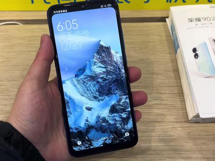 红米手机屏幕显示看上去缩小了一圈,怎样才能调好呢?#手机数码 #状态栏显示 #屏幕显示