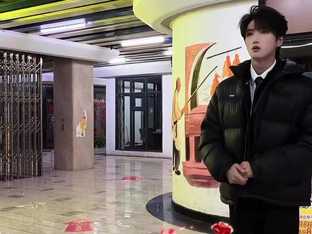 以太不愧是舞蹈老师哈,半个小时不到速成一个舞蹈。而且还是在舞蹈室外面跟学的👍👍👍#龙浩天男团 #银河系A #PGY银河系 #舞蹈教学 #银河系A以太 @A-以太⚡️ @龙浩天男团·银河系A(团队招优)PGY