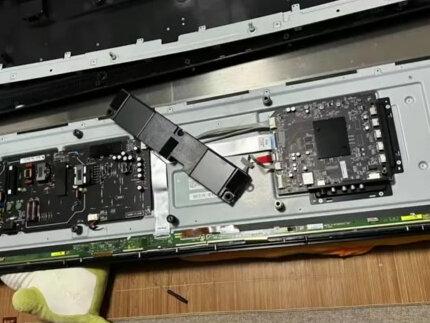 小米液晶电视开机蓝屏,家用小工具解决出画面。#上热门 #液晶电视 #电视 #液晶电视维修 #家电维修