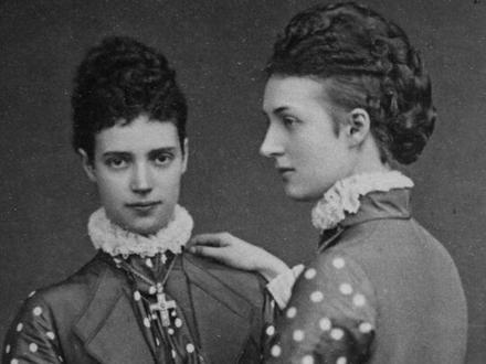 一顶头饰,解释什么叫【俄式审美】#电影 #渔女 #头饰 #冠冕 #科科什尼克 #审美 #斯拉夫