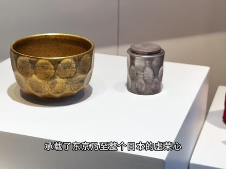 银座:一日散步攻略🚶 银座可不是只有奢侈品,藏在高楼缝隙里的稻荷神社、年末一票难求的歌舞伎座、整点敲钟的和光百货大楼,还有拐进背后就能遇见的神秘空间,这些组成的是才是一个立体的银座商圈。这一趟走下来,全长约 4 公里,室内居多,所以超级适合冬天。最近圣诞跨年,街上人潮汹涌,银座真的是名副其实的东京客厅。还记得你上次逛银座是什么时候吗?评论区发照片给我。#青年创作者成长计划 #日本旅行攻略 #东京散步 #银座 #东京旅行