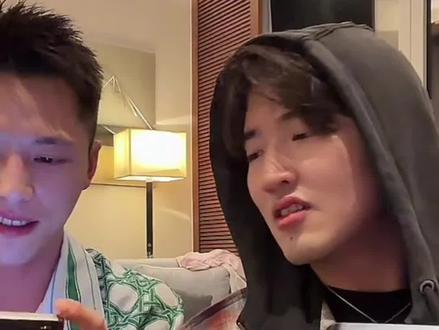 叔侄俩凑一块就是一个节目
#毛巾少爷 #毛巾二叔 #少爷的叔