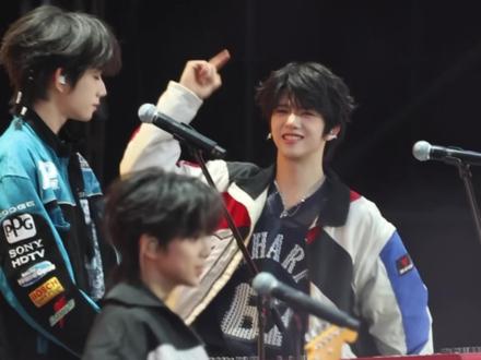 大主唱就应该大主唱来演呀😣想不出张函瑞不演主唱的理由……乐队主唱➕少年意气风发李浩宇这个角色完全就是本色出演❗️❗️#张函瑞 #tf家族 #张函瑞天选李浩宇 #张函瑞四代第一主唱