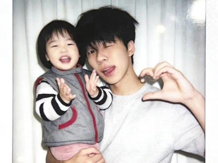 你不记得了吗,我小时候抱过你 和女朋友小时候合照
拥抱ai指令教程来啦!#豆包ai 和男朋友合照 和女朋友拥抱ai指令教程 豆包ai指令#翻旧照 #情侣 #女朋友小时候的照片 #豆包指令