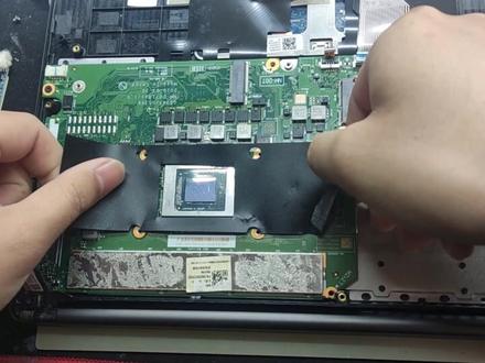 联想《计划性报废》 通病故障解决
联想小新Pro-13。Pro-16小新Air15等等机型。出现不开机,黑屏花屏。重起死机等等故障。 都是因为联想低温锡造成的内存,CPU虚汗到账,重置高温焊锡解决。#联想小新 #上海疫情下的生活