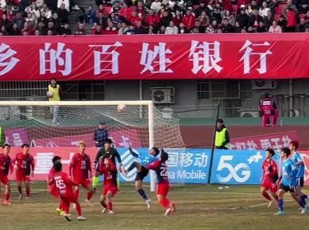 弹射变倒钩!剧本都不敢这么写!邢隽恺角球🚀发炮,林昊头球中柱!反弹瞬间👉张涛倒挂金钩绝平‼️拖入点球🔥大战~谁说运气不是实力?这头这脚解气炸了!看一百遍依然激动,必须看亿遍!!!
#湘超#娄底vs永州#林昊#张涛 #倒钩