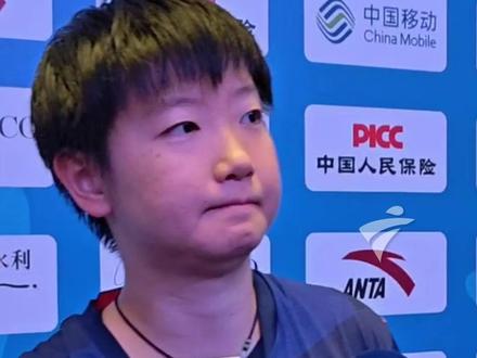 11月13日,第十五届全运会乒乓球女单1/4决赛,孙颖莎4-0战胜对手刘斐,晋级四强。赛后采访中,孙颖莎回应朱雨玲:自己也非常期待这场比赛,对阵朱雨玲会很艰苦,自己也会全力以赴!(广东台记者 陈咏珂)#2025全运会