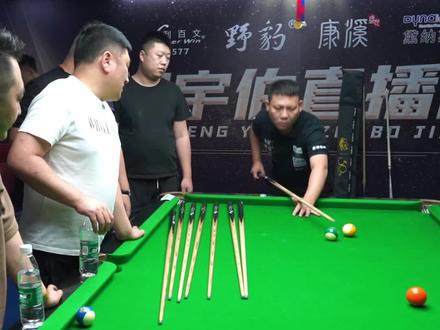 准神郑宇伯演示如何挑选一支好球杆,不会挑台球杆的快来围观,你要的球杆挑好了@台球圈有坑 #挑杆教学#郑宇伯