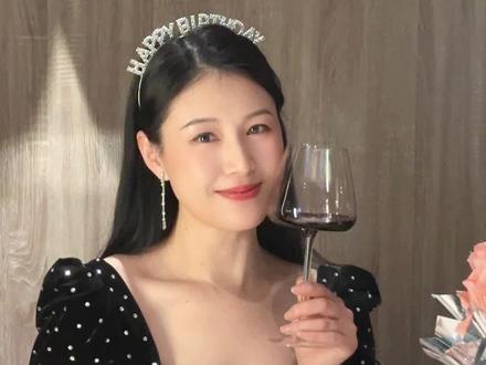 感谢大家的生日祝福,你们的生日是什么时候,在评论区告诉凌妈妈呀#生日快乐#熬夜#夜生活