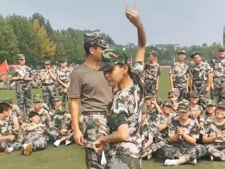 #新生军训 #军训时光 #迷彩服 垦利一中的人才 拉丁舞一支😍😍😍教官帅还是学生美😂😂😂