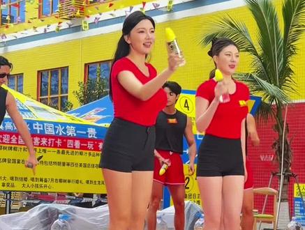 终于现场看见kk战神!椰树现场版粉红色回忆!#kk战神 #椰树集团 #海口 #椰树椰汁我从小喝到大 #抖音热门