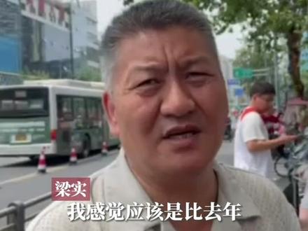 6月7日,四川成都,连续高考26年,55岁“考王”梁实笑着走出语文考场。首次转战文科,“感觉比去年考得好”,首选目标仍是川大 #2022高考护航