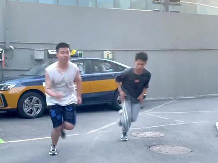 50米短跑训练,是衡量学生速度、爆发力及反应力的田径项目之一。#中考体育 #体育中考 #50米跑 #小学体育 #体育