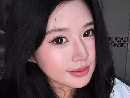 跟着姜乘澜学化妆 谁还没来化这个韩妆?520妆容奉上这期视频有点长,包含韩系大波浪发型教程,姜姐@姜乘澜 真的牛让我这种方圆脸小五官女生也能展现落落大方的美!!#跟着姜乘澜学化妆 #跟着姜乘澜化出宝藏妆 #方圆脸妆容 #姜乘澜手把手教你化韩妆 #美妆模范生