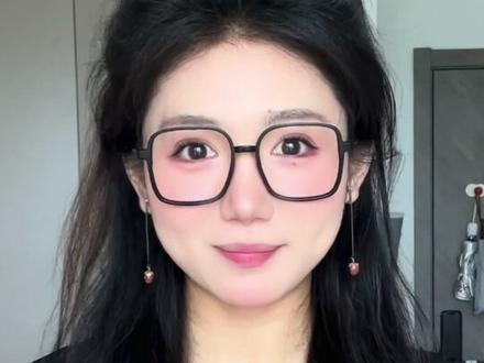 泰可爱啦💗5个设置让你的iPhone更好看✨快来解锁‼️
快来学这5️⃣个设置,让你的手机桌面变超可爱😍
1️⃣好看的锁屏字体
2️⃣专属电池锁屏组件
3️⃣颜文字专注模式
4️⃣锁屏小组件
5️⃣桌面照片墙
简单好操作,快去试试吧🤗~#数码科技 #iPhone #苹果手机 #壁纸 #iphone小技巧