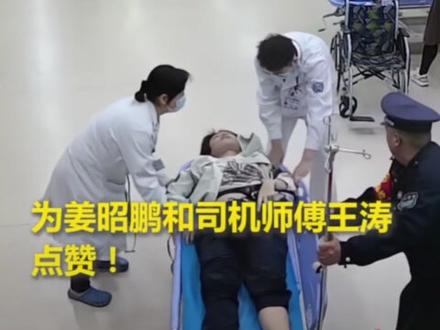 考试可以重来,生命只有一次。5月10日,山东烟台,赴考学生突发心梗休克,同学姜昭鹏弃考急救同学,司机狂飙送医,这是生命考场的满分答卷。#救人瞬间