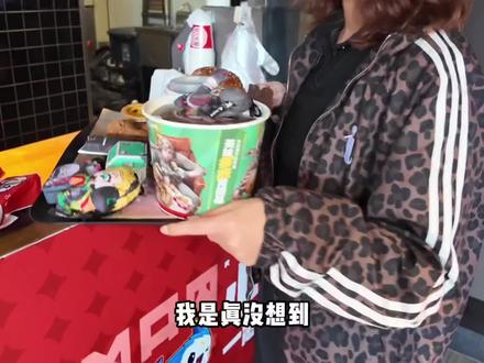 肯德基这次的联名周边有点意思呀!!! #肯德基 #肯德基三角洲行动联动 #美味得吃肯德基#三角洲周边 #肯德基新品