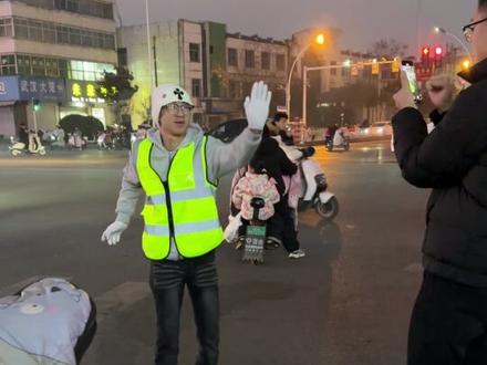 郯城胖头鱼?#向火 #指挥交通 #胖头鱼