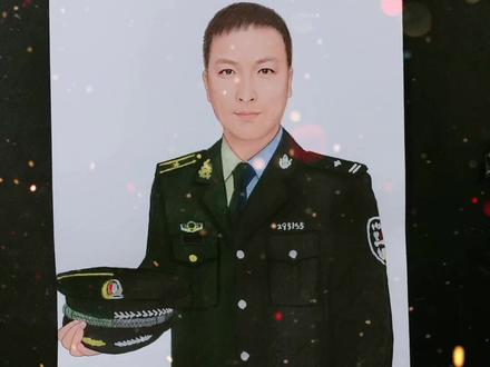 从橄榄绿二毛一,到现在的藏青蓝二毛一,大家都羡慕我转警,但我还是很怀念那枯燥无味的日子。你们说呢#退伍 #兵 #警