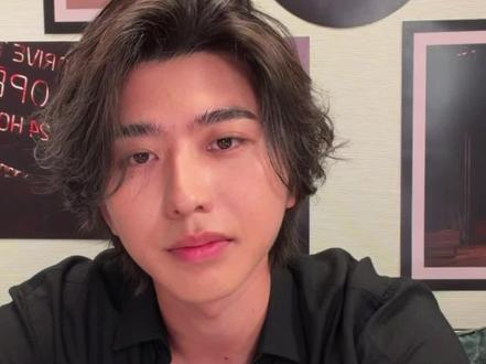 《Colder》mv解读
雪人和KUN一直都是互相陪伴 互相温度的🥹
#蔡徐坤 #蔡徐坤新专辑kun #蔡徐坤colder #蔡徐坤mv