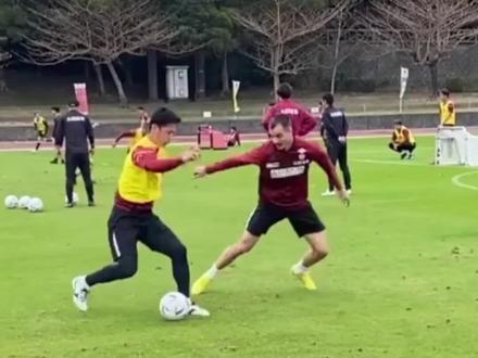 由此可见梅西是多么克拉斯!
#神户胜利船 #1vs1 #训练