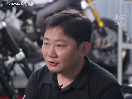 #张雪机车WSBK世界赛场夺冠 ,用的是自研发动机,张雪裸辞离开亲手打造的企业,只为坚持自主研发发动机的梦想。#张雪