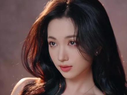 果然新年就得化新年流光妆啊!#你的2026新年流光妆请查收 #被代露娃新年流光妆种草了 #代露娃