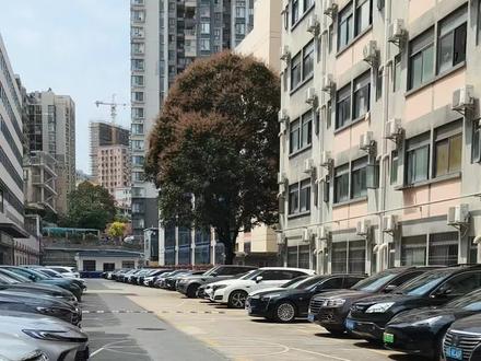 大盘一度跌破4000点,现在又是4000点保卫战!国家队已经进场护盘,但下跌趋势已形成,一时半会起不来。
该上班上班,该旅游旅游,闲钱就放里面,不用管,早晚起飞!软件一卸载,眼不见心不烦,不割肉就不算亏。
着急用钱就现在割,要么就死拿。大跌必有大涨,耐心等牛回来!
记住:一定要用闲钱投资,分仓布局。投资有风险,入市需谨慎。
👉 灵魂拷问:大A牛是不是没了?何时牛回来? 评论区聊聊你的看法!
#A股4000点保卫战 #国家队护盘 #A股投资 #股市心态 #牛市何时来