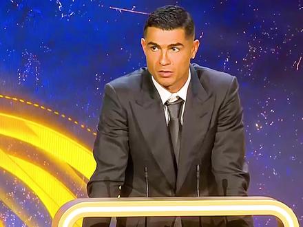 连续三年获奖!C罗获得2025环足奖年度最佳中东球员#足球的魅力#dou来足球季 #C罗