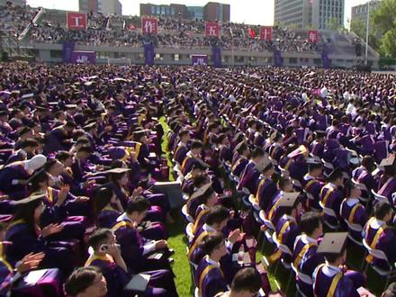 奋力成长,坚定前行!清华大学2025年本科生毕业典礼上,毕业生代表党杰深情致辞,永葆奋力成长的姿态,让个人选择与国家需要同频共振!#清华大学 #毕业典礼 #祝你毕业快乐 #抖音校园 #抖音仲夏毕业季