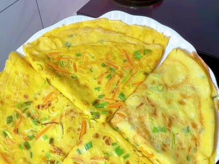 快来记住这个鸡蛋饼的公式,5分钟做出营养又好吃的鸡蛋饼,新手小白也能一次成功,又软又香#鸡蛋饼#快速早餐#摊咸食#早餐吃什么
