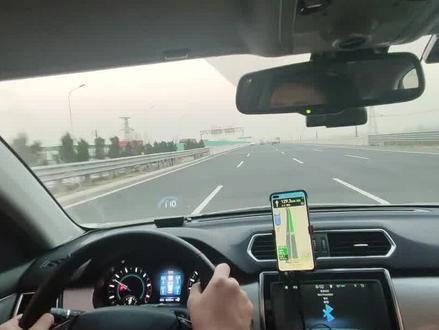 高速最安全最合适的车速是多少?不少司机做错了,这才是正确答案 #高速驾驶 #防御性驾驶