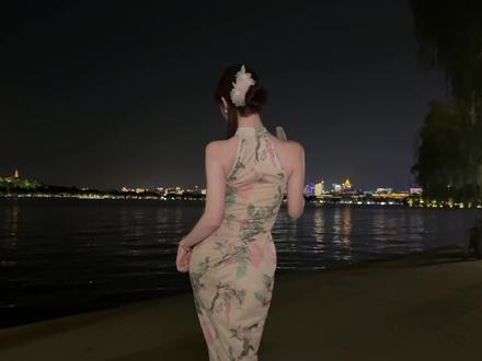 要风华绝代 还是绝世无双 #旗袍#走路