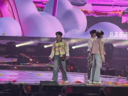 恩仔就这么走向我们#橹穆 #橹穆灯牌