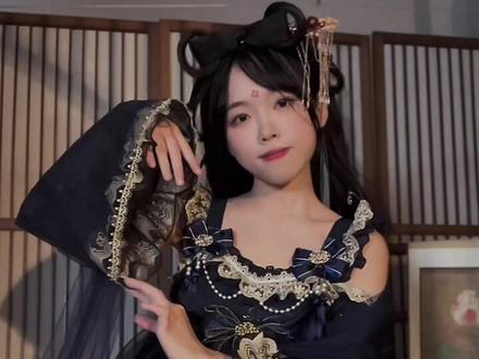 绀色的九尾灵狐简直不要太显白 #白糖少女
