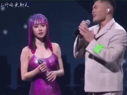 水果姐Katy Perry赞蔡依林演唱会服装表示是最爱的一套造型、天后的审美果然一致。好久不见的李玖哲也出现在了蔡依林演唱会上合唱曲目,还是那么的熟悉#娱乐评论大赏 #蔡依林 #蔡依林uglybeauty演唱会 @DOU+小助手 #李玖哲 #上热门