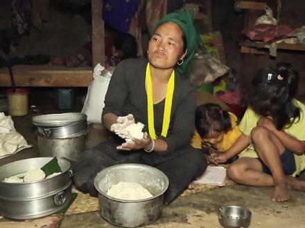 翠花今晚不仅蒸了十个馒头吃,还炒了十几个鸡蛋,碳水摄入足够了 #尼泊尔翠花 #尼泊尔乡村生活 #尼泊尔生活