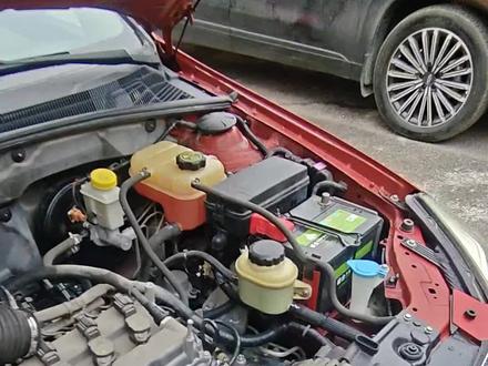 14年凯越整备中更换发电机调节器和单项轮#汽车#汽车保养与维修 #别克凯越#别克凯越自动挡#红色别克凯越自动挡#l2b发动机