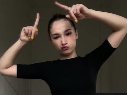 回复 @言午許的评论 来喽来喽!#教闺蜜跳舞 #好chill的一支舞 #舞蹈挑战卡点 #抖音舞 #巴西舞