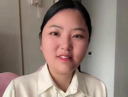 原来镜中的自己,一直都带着视觉滤镜。
镜头镜像、观看距离、大脑视觉修饰,
帮我们读懂容貌认知的小知识,
看清日常状态下原本的自己。#真实长相 #镜子里的我 #生活冷知识 #日常科普