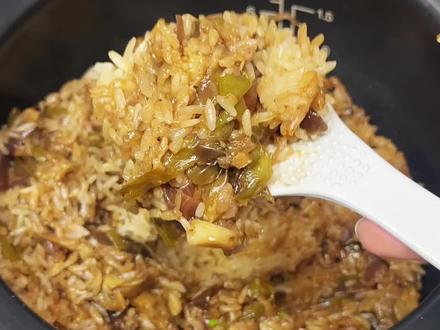 贾冰你的兵来了!
谁还没被《现在就出发3》贾冰的茄子饭馋哭?教程附上!米饭杀手石锤了#茄子饭 #贾冰 #现在就出发3