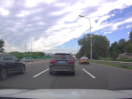 如何在行车时动态的把握安全的跟车距离,记住“3秒”法则 #遵守交规 #防御性驾驶 #新手练车 #新手陪练